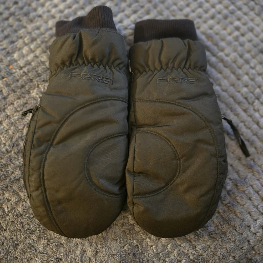 Black Fera Mittens Size L